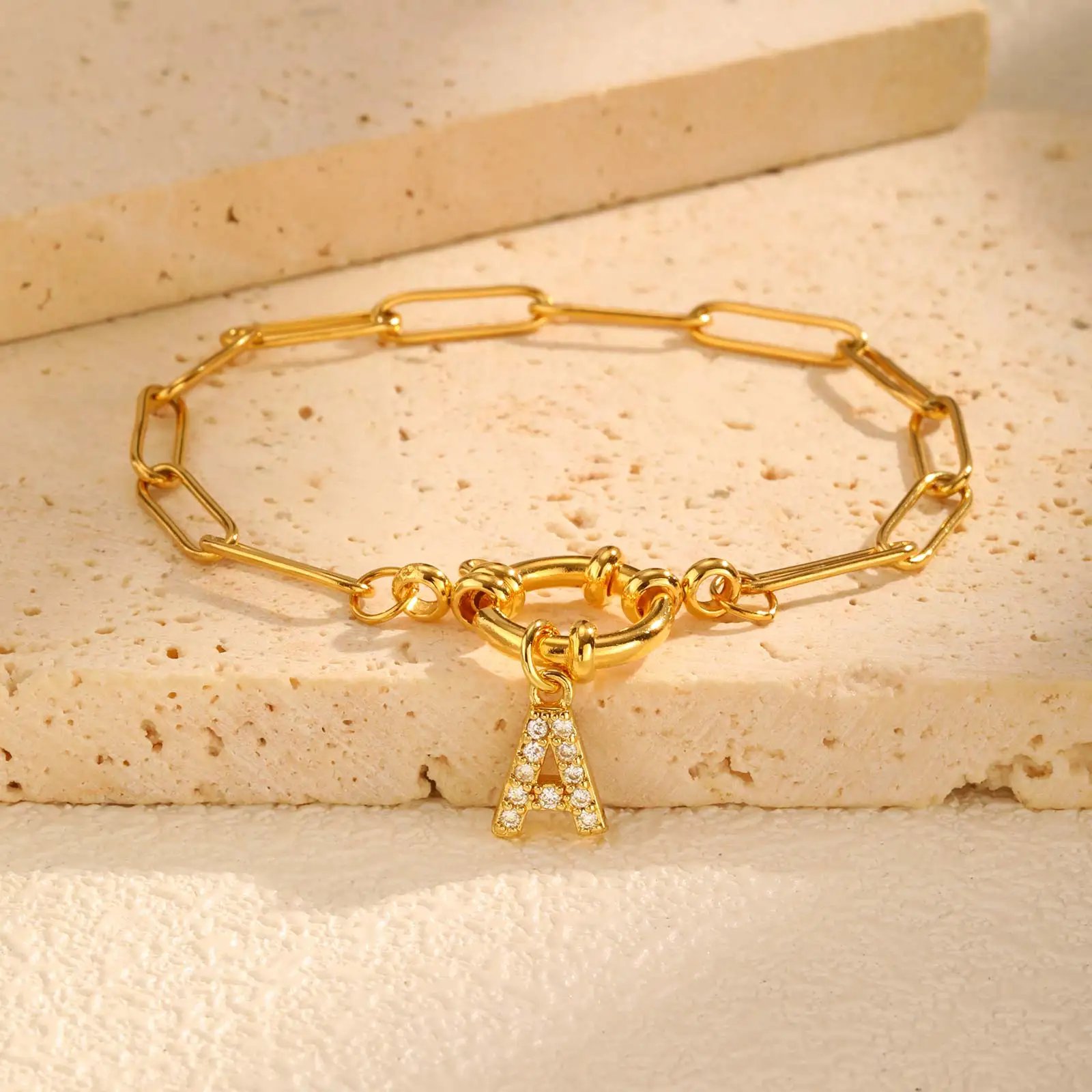 Blasenschnalle Zirkon Initial A-Z Charm-Armband, quadratisches Kettenarmband aus Edelstahl für Frauen, 26-Buchstaben-Alphabet-Schmuck Image