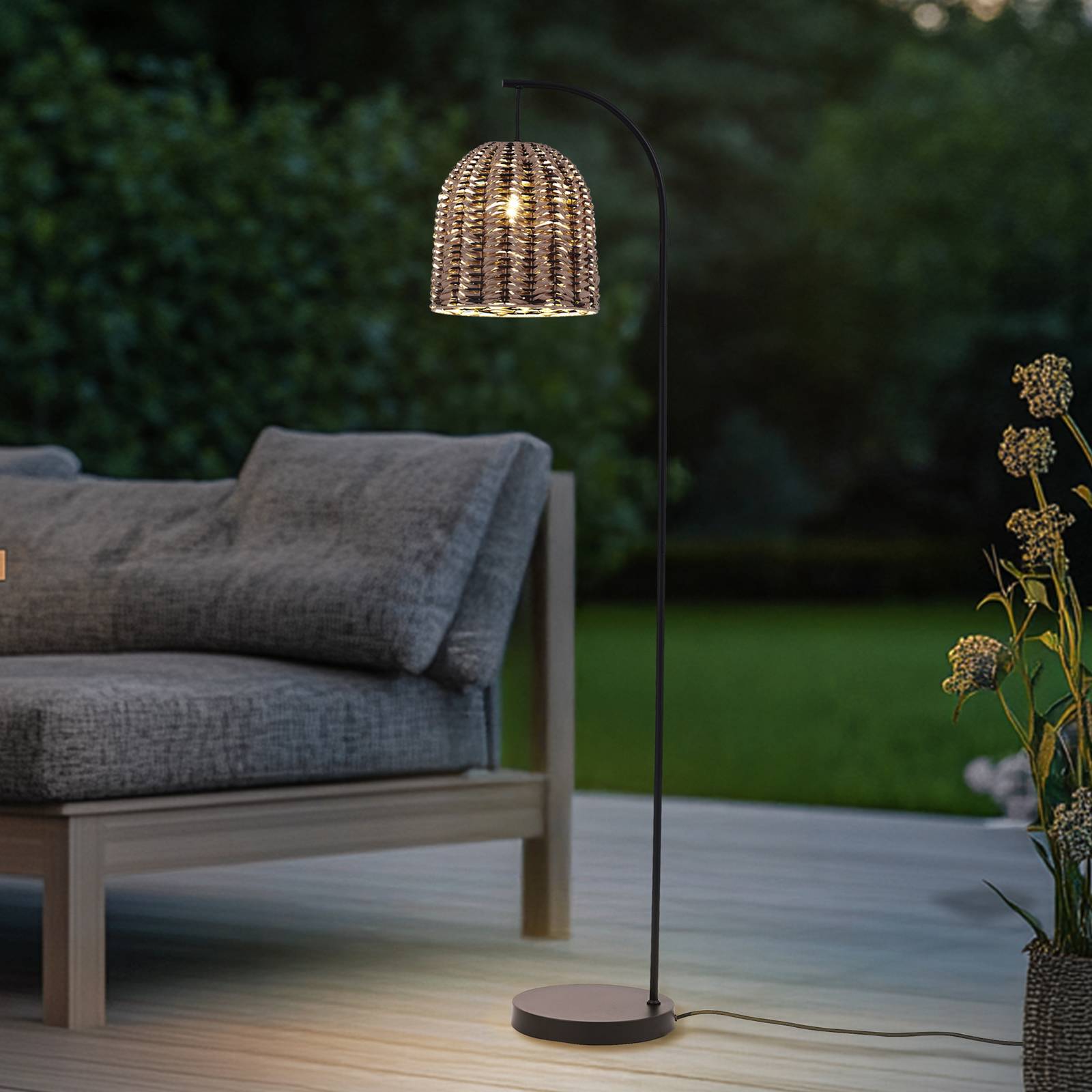 Lindby Taryn outdoor floor lamp, brown, plastic, IP44 172 cm, Light wood, Plastic, Country House / Rustic