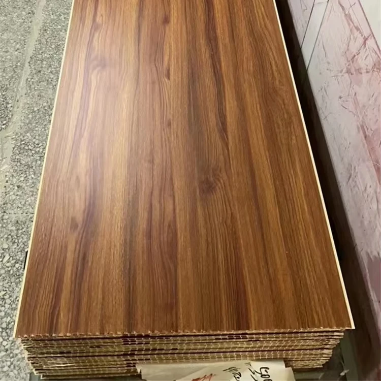 Modernes hoch glänzendes 250mm breites PVC-Zungenrillen-Deckenplatten-Gitter design für wasserdichte Installation Badezimmer-Küchen krankenhaus