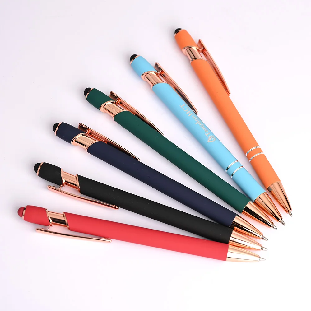 Stylo à bille en métal de sport de luxe personnalisable Offres Spéciales toucher doux pour stylet pour logo de marque promotionnel pour les cadeaux