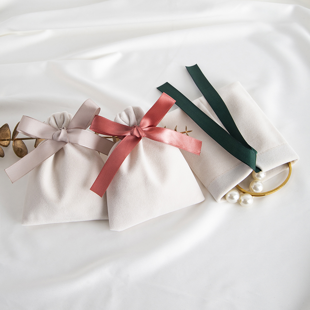 Beige Velvet Bag Jewelry Pouch, Suede Wedding Favors, Gift Packaging For Earrings, Bracelets, Candy silver Silk 10x12cm