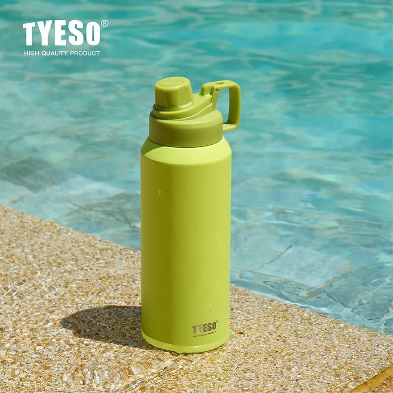 TYESO Large Capacity Sports Thermos Matte Stainless Steel Outdoor Water Kettle green 750 Ml