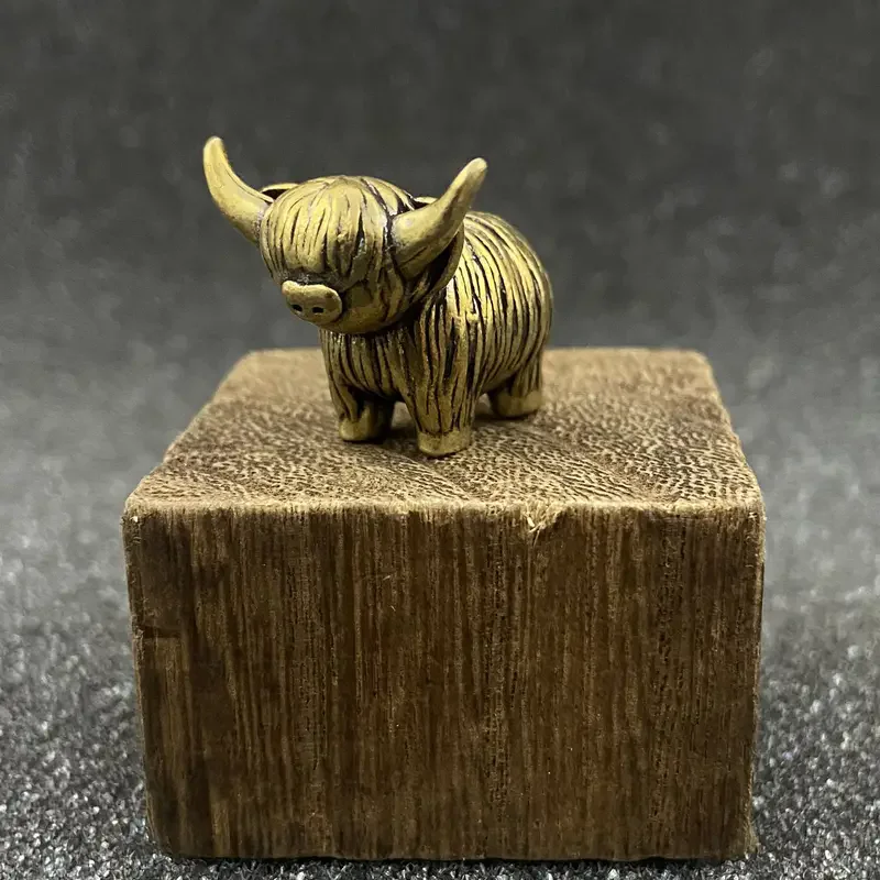 Mini-Kupfer-Hochlandkuh-Figur, bezaubernd, exquisite Details, Vintage-Messing-Dekor, Schreibtisch-Ornament für kreative Geschenke im Home Office Image
