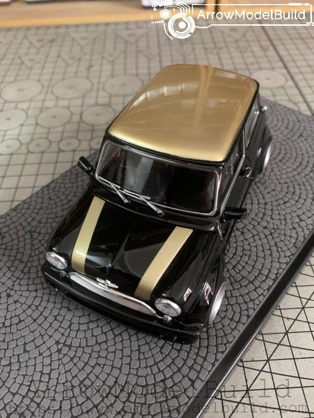 AeroModelBuild Tamiya Mini Cooper (Nero e Oro) Kit modello 1/24 costruito e verniciato