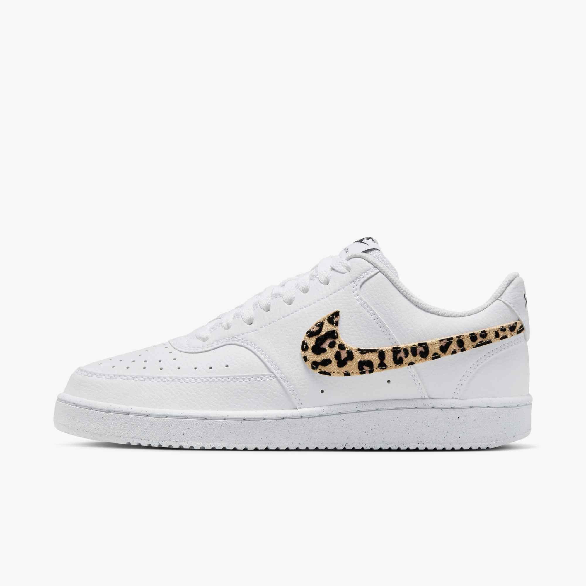 Sneaker NIKE SPORTSWEAR "COURT VISION LO SE", Damen, Gr. 40,5, weiß, multi, color, schwarz, Synthetik, Schuhe Sneaker, Design auf den Spuren des Air Force 1 mit Leo-Print
