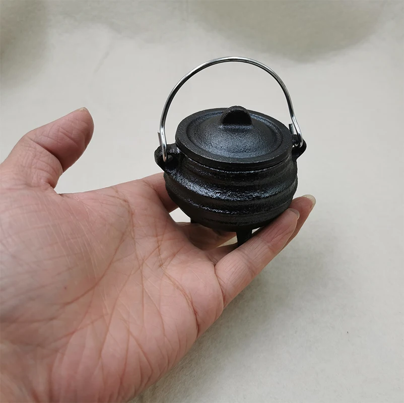 50 ml Mini-Topf aus Gusseisen mit drei Beinen, Potjie-Kochgeschirr Image