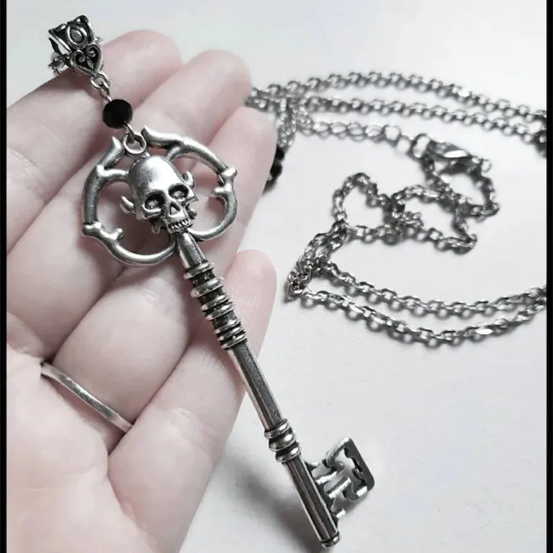 Nuova collana con chiave scheletro in argento antico, ciondolo creativo, dichiarazione di gioielli punk, novità, regalo di Halloween gotico grunge