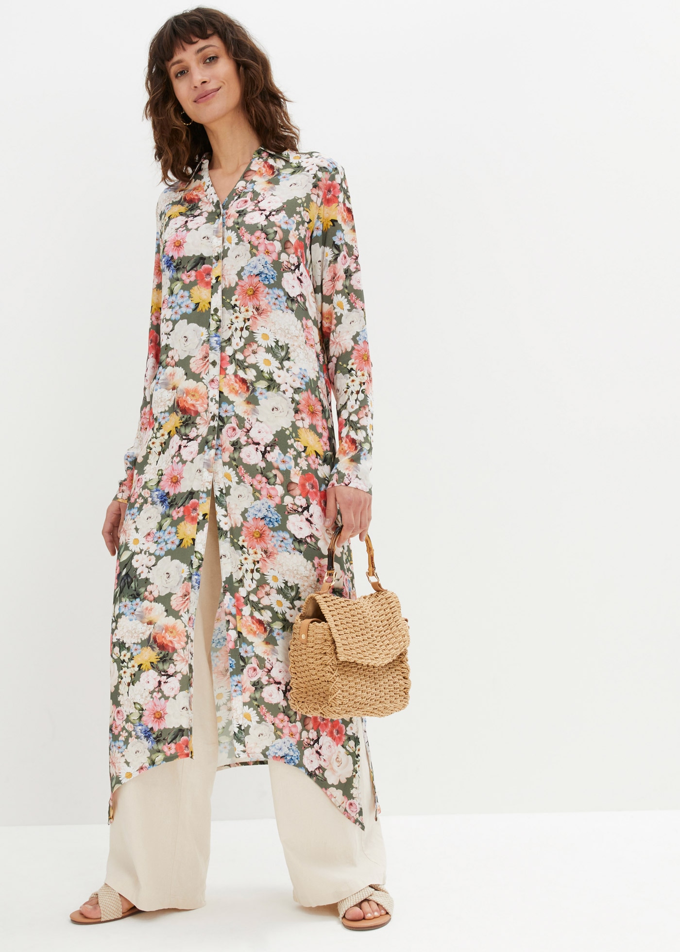 Longbluse BONPRIX "Longbluse aus fließender Viskose", Damen, Gr. 50, grün (oliv geblümt), Obermaterial: 100% Viskose, A-Linie, Blusen Longbluse, in A-Linie, aus Viskose, mit Blütendruck, mit Hemdblusenkragen