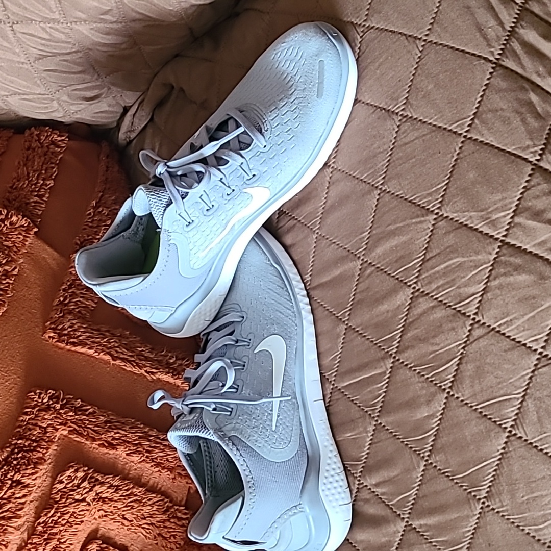 Nike Shoes | Women's Nike Free Run Tennis Shoes | Color: Gray | Size: 9.5