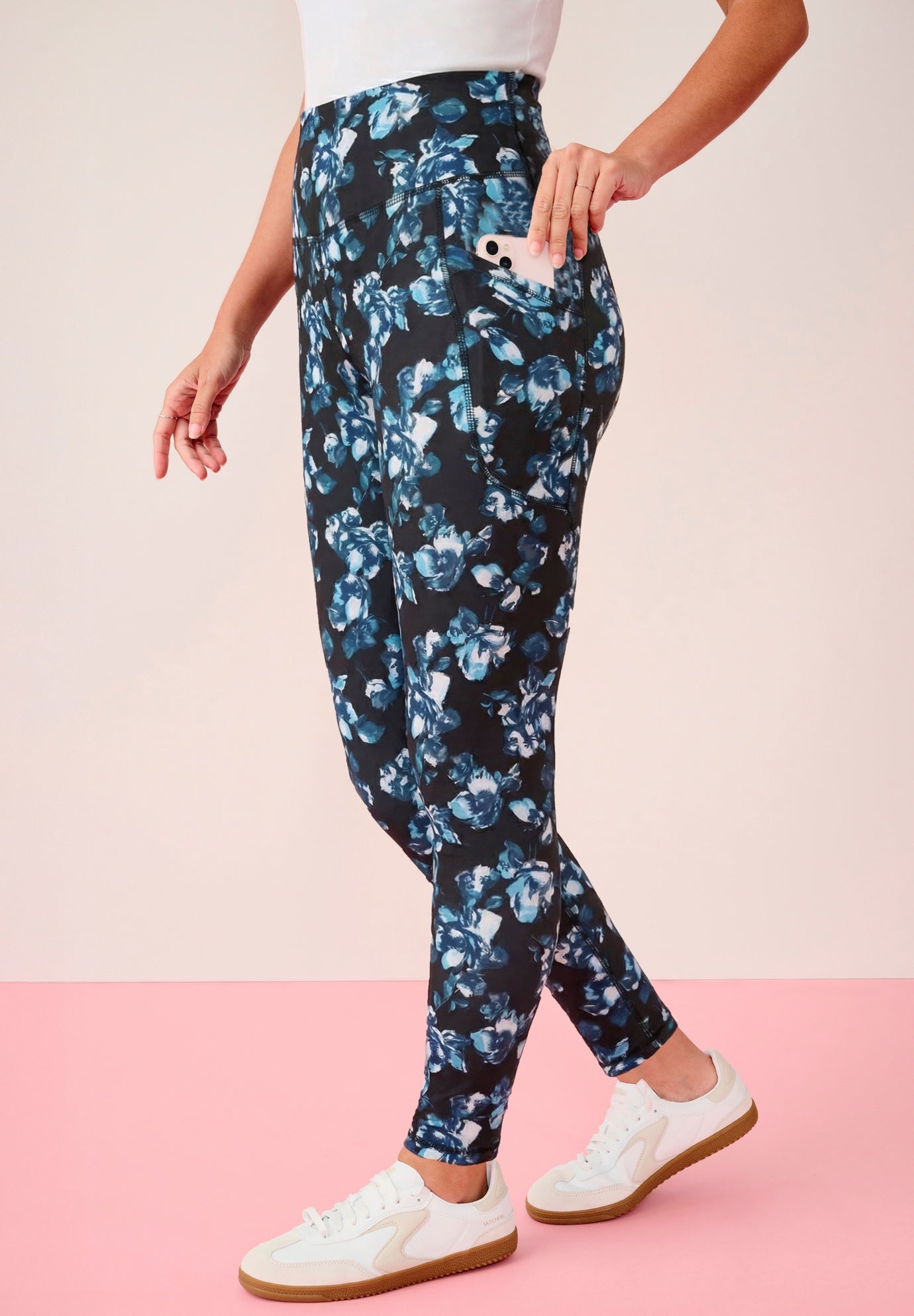 Plus Size Women's Soft Sculpt Side-Pocket Legging by Roaman's in Black Tossed Flowers (Size 34/36)