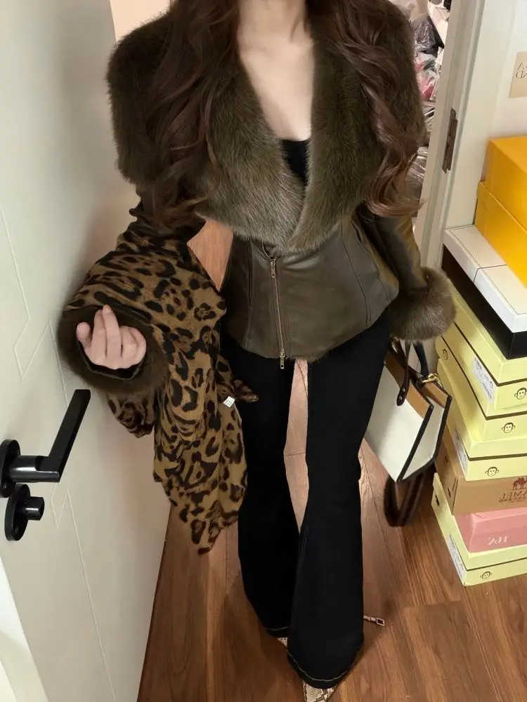 Cappotti caldi slim fit vintage chic invernali Colletto in pelliccia da donna Giacca slim fit in pelle elegante Streetwear Abiti di design alla moda coreani