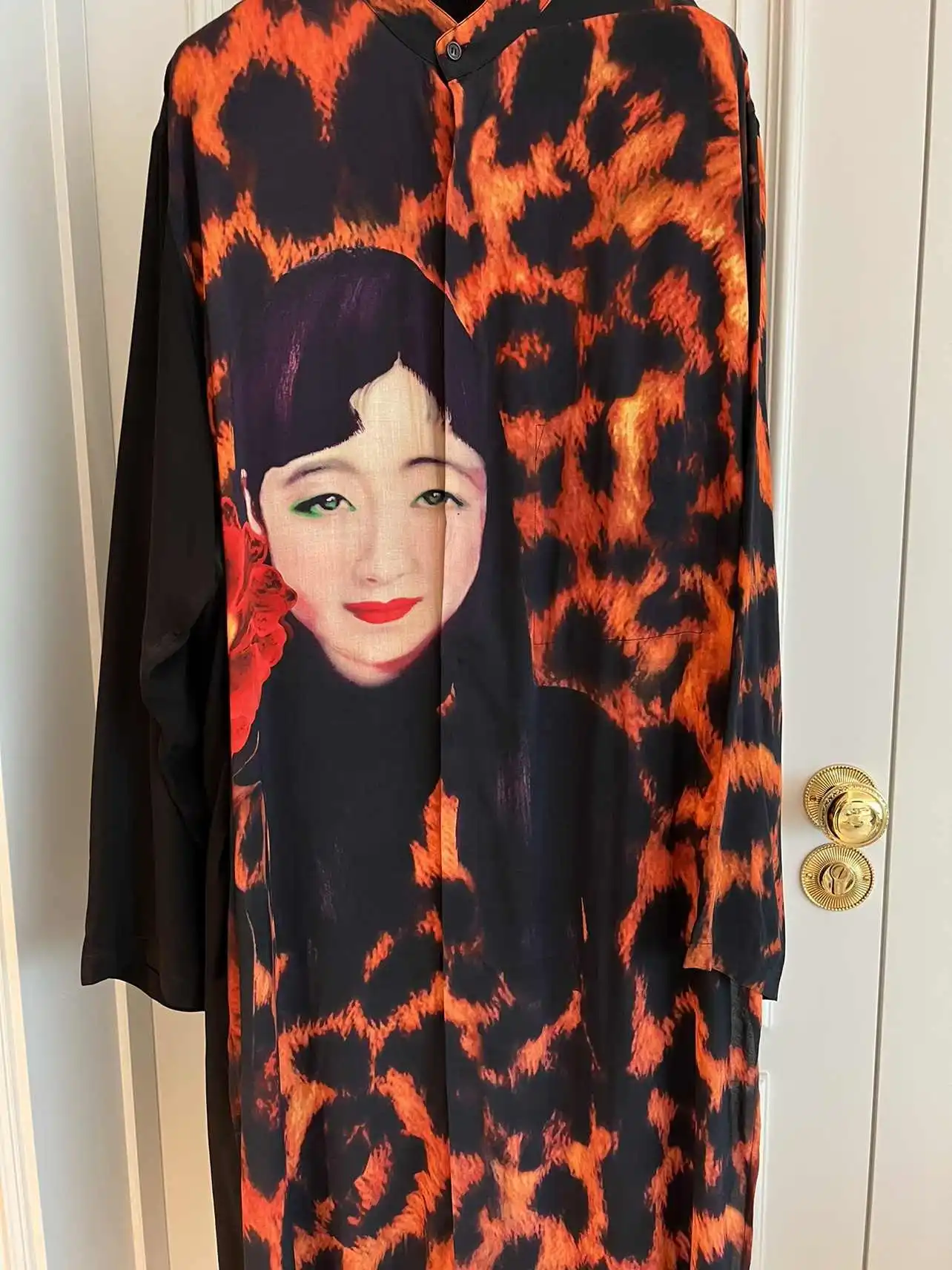 TOP-YAMAMOTO Original Design Seide Leopardenmuster langes Hemd Paris Modenschau Silhouette langes Hemd Image