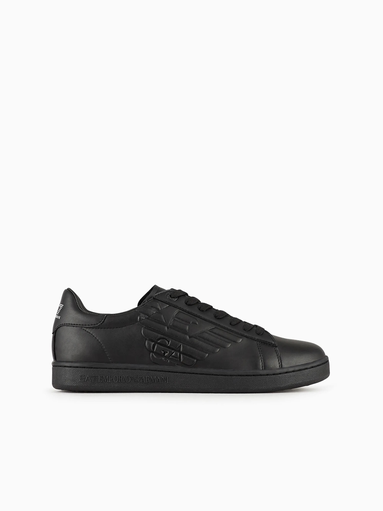 Robuste und leichte Herrenschuhe von Emporio Armani.