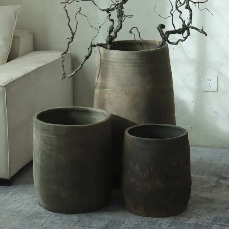 Spot zylindrischer Tontopf, großer vom Boden bis zur Decke reichender großer Blumentopf, Vase, Ornament, Wabi Sandy Wind, Retro-Homestay-Landschaftsbau Image