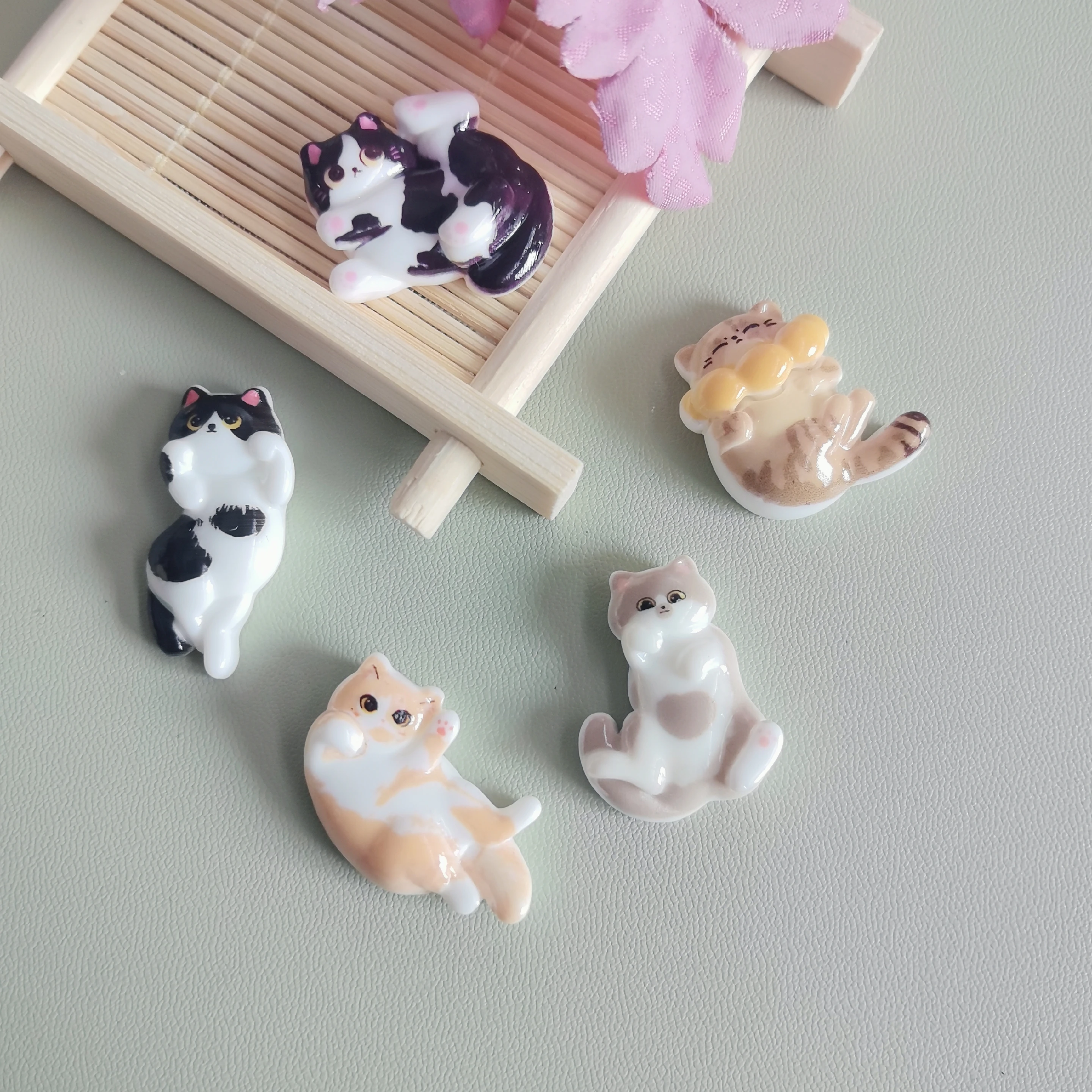 100 pezzo Kawaii cartone animato simpatico gatto Cabochon in resina a fondo piatto fai da te Scrapbooking artigianato capelli fiocchi per telefono Deco parti
