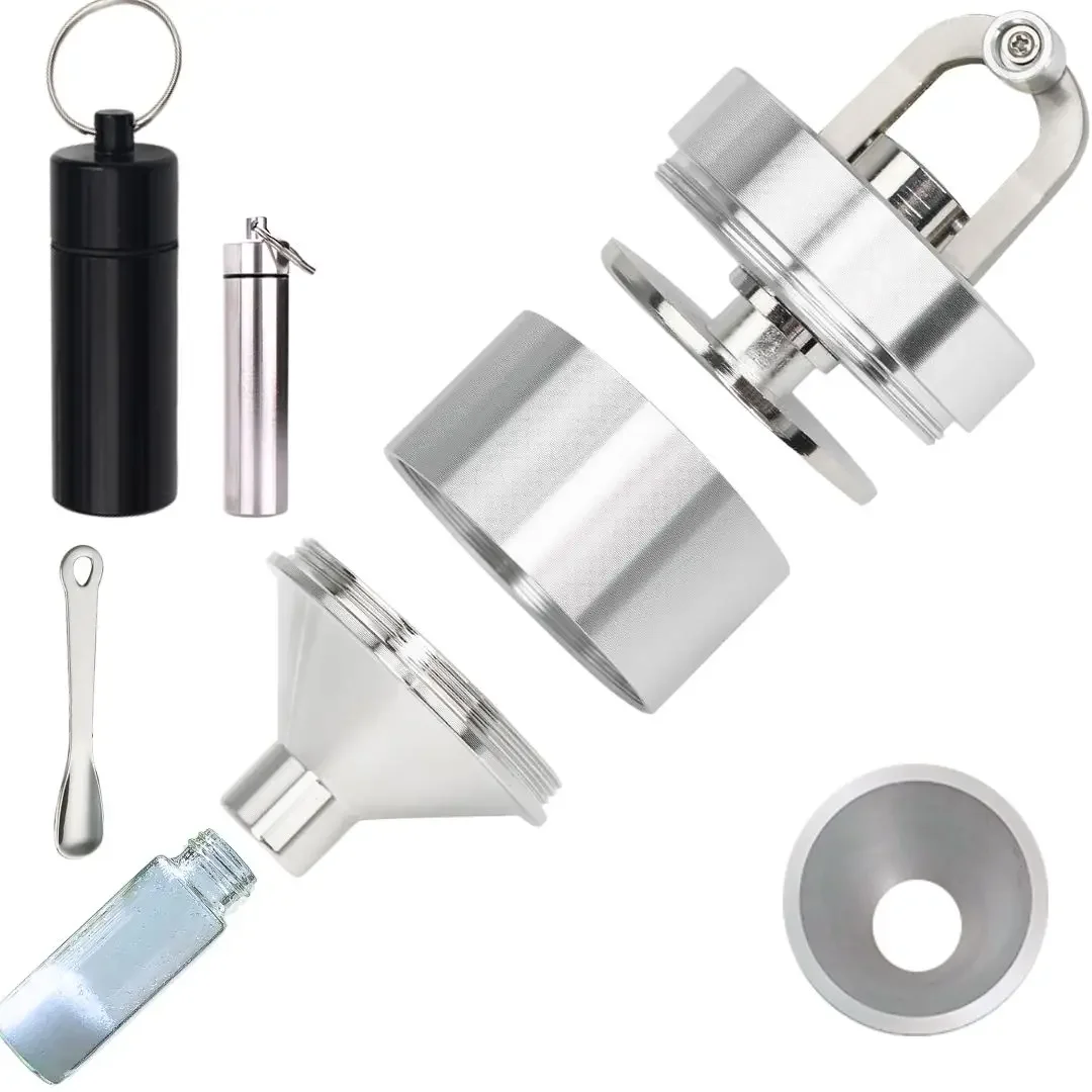 Kräutermühle mit Behältern, tragbare Gewürzmühle aus Metall mit integrierten Behältern zum Aufbewahren und Zerkleinern von Kräutern Image