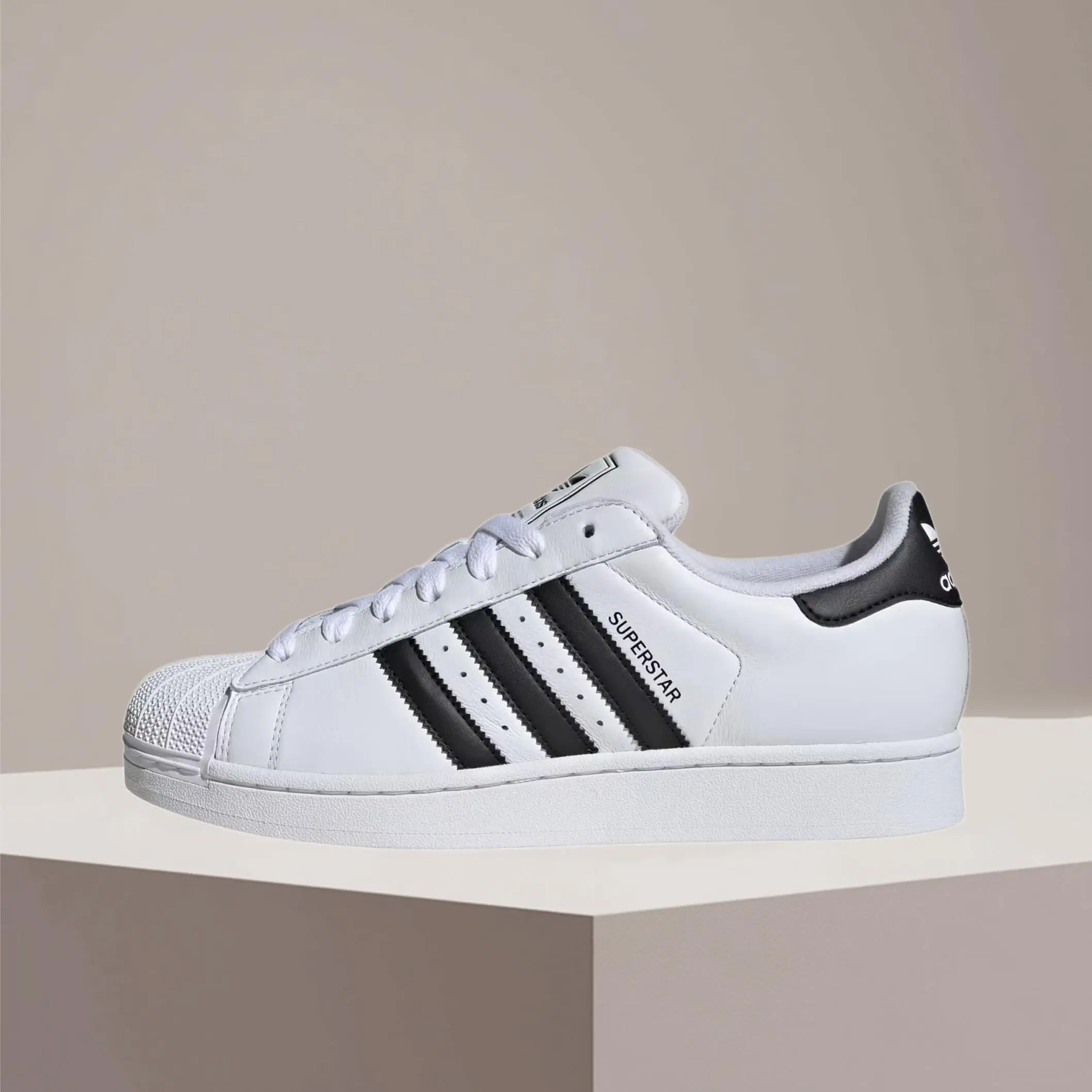 adidas Originals Superstar 2 Bequeme, langlebige, unterstützende, rutschfeste Multifunktions-Skateschuhe, Unisex, Freizeitschuhe, IH8659