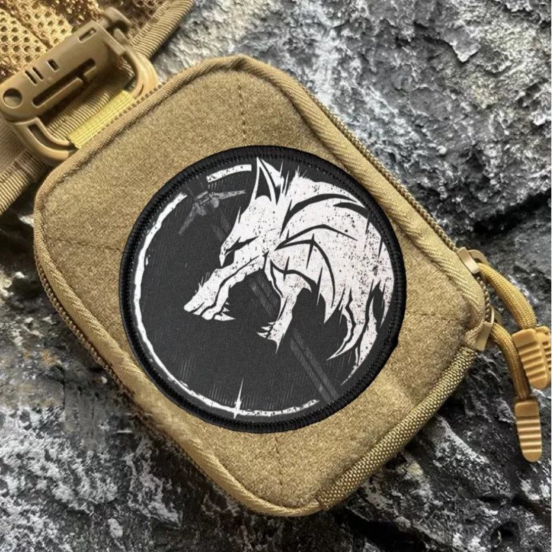 Fierce Wolf Patch Taktische Moral Print Abzeichen Haken und Loo Militärarmband Rucksack Kleidung Dekorative Accessoires Aufkleber Image