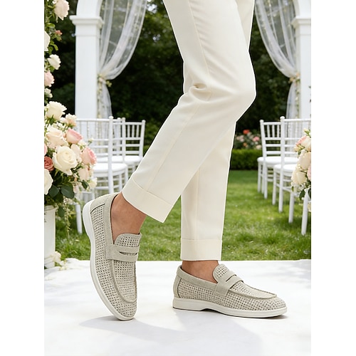 Graue Herren-Slipper, atmungsaktives Obermaterial mit gepolsterter Sohle, stilvoll und bequem für Gartenhochzeiten, formelle Anlässe und elegante Feierlichkeiten. Image