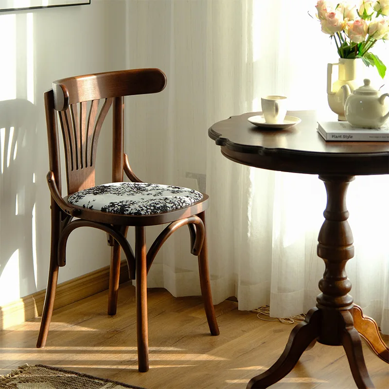 Vintage-Esszimmerstühle aus massivem Holz, Café, Milchteeladen, gebrauchte Stühle in Walnussfarbe, Holzstühle mit Restaurantrückenlehne, französisch Image