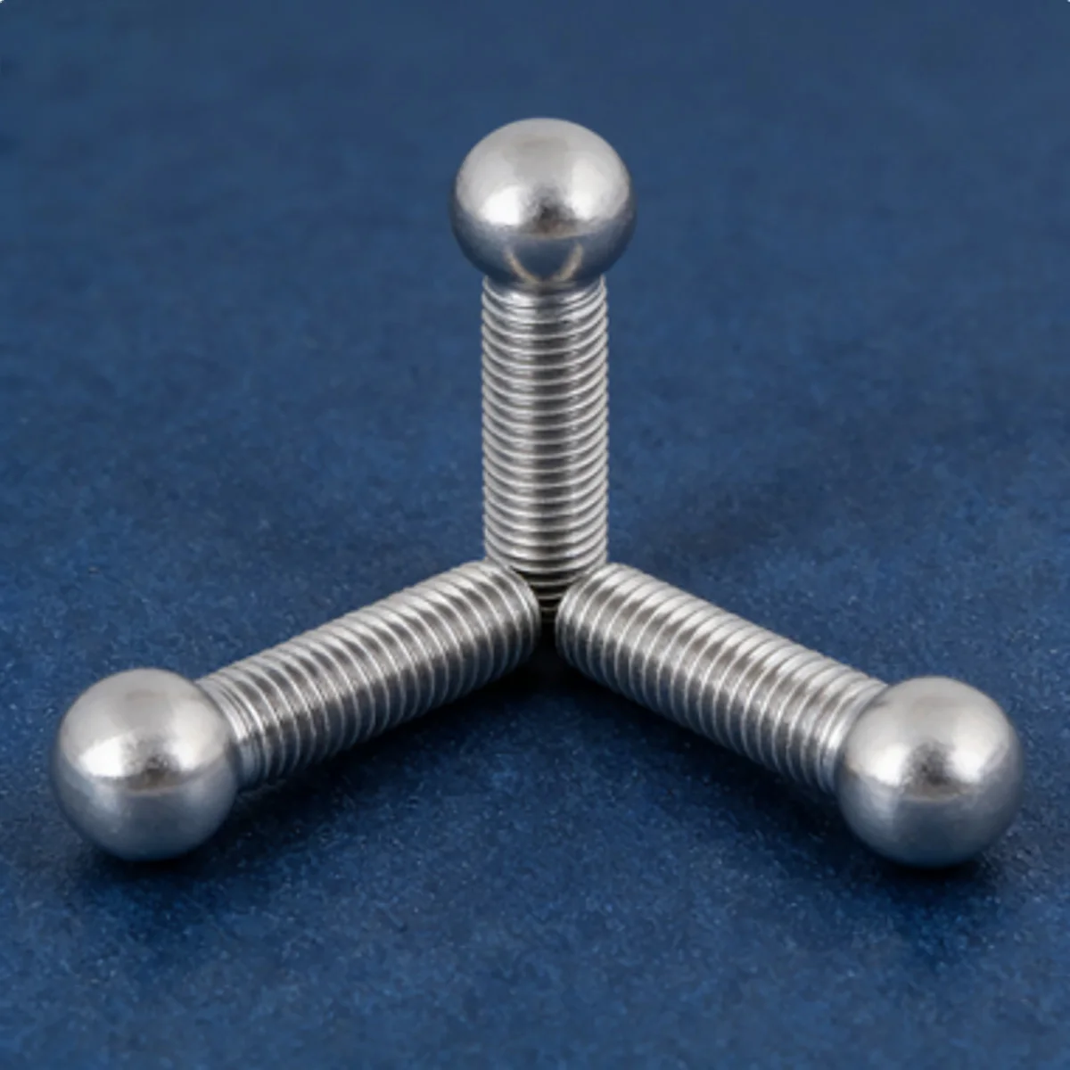 304 Edelstahl-Kugelkopf-Gewindestangen - Rundkopfschrauben, 3D-Kugelstangen & Kontaktkugeln für Industrielle Anwendungen Image