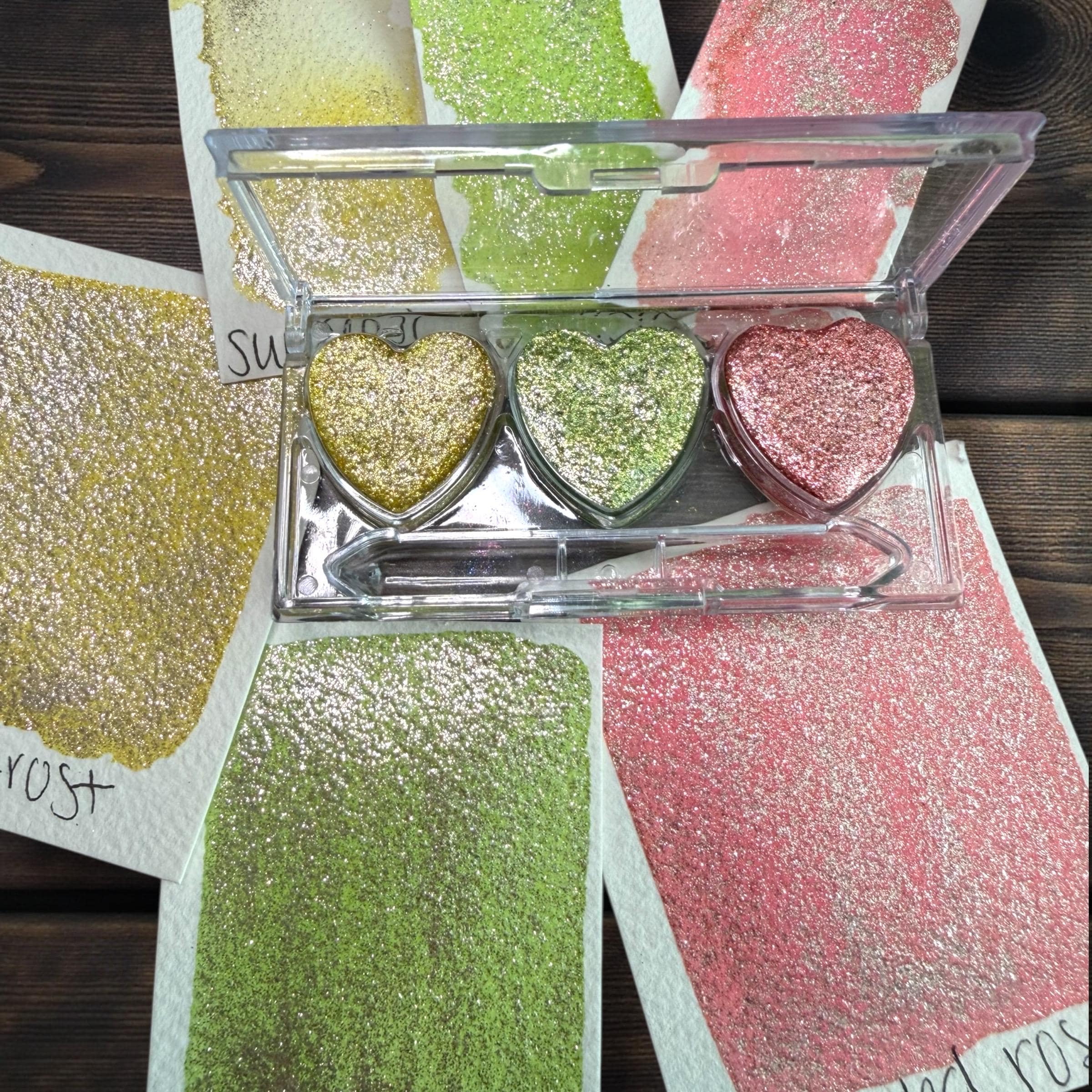 Set di acquerelli a forma di cuore / Tavolozza di acquerelli / Acquerelli cromati / Pittura fatta a mano / Acquerelli / Acquerello / Acquerelli fatti