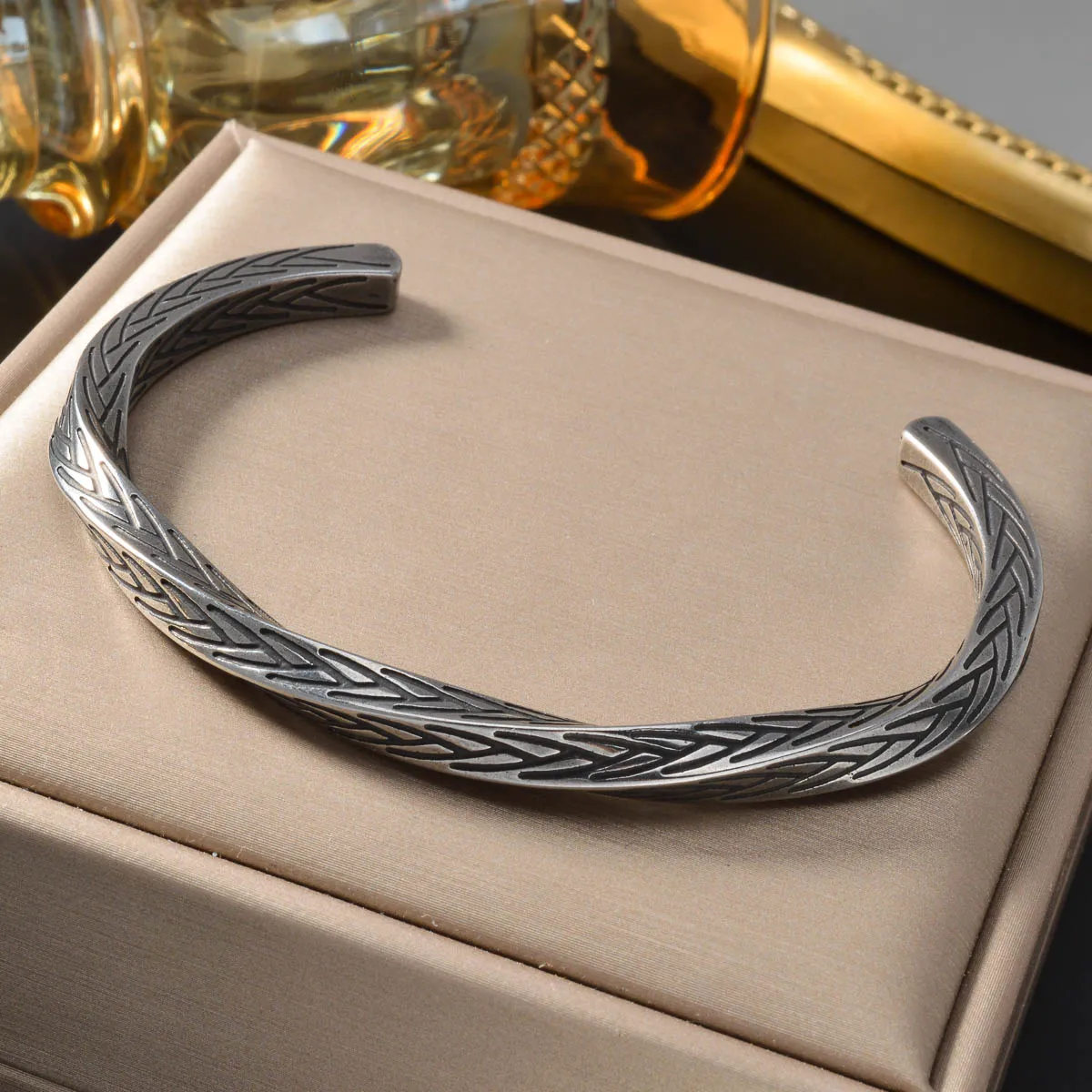 ‌ 2024 Herren Retro Spiral Twist Armband Edelstahl Biker Motorrad Schmuck Vintage Punk Rock Armband Geschenk für Ihn Image