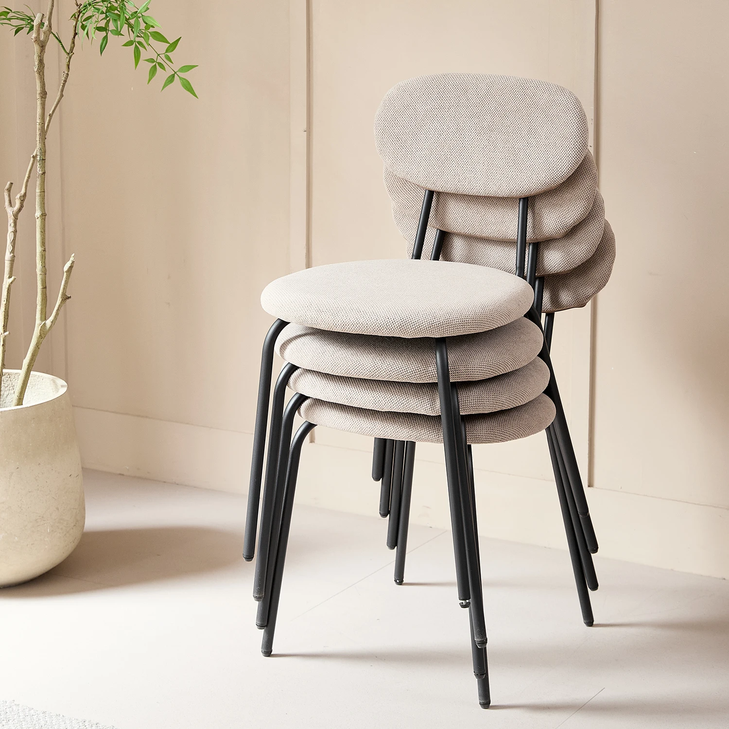 Set di 4 sedie da sala da pranzo, tessuto in velluto a forma di ferro di cavallo, sedie da cucina moderne imbottite con gambe in metallo per sala da pranzo, cucina