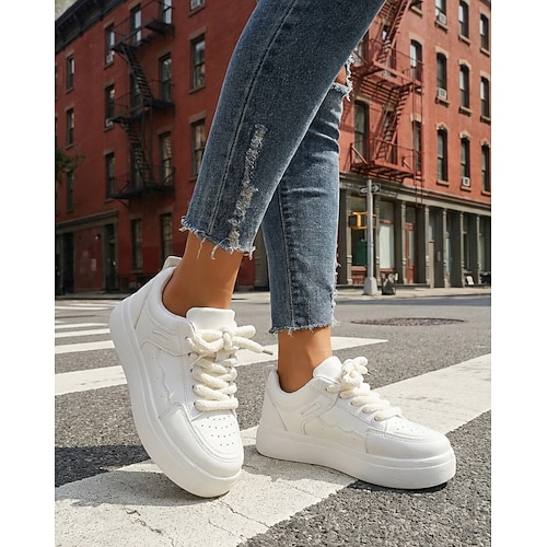 Weiße Damen-Plateau-Sneaker – bequeme, klobige Schuhe mit dicken Schnürsenkeln für den Alltag und den Stadtverkehr. gemütlicher Stadtbummel Image