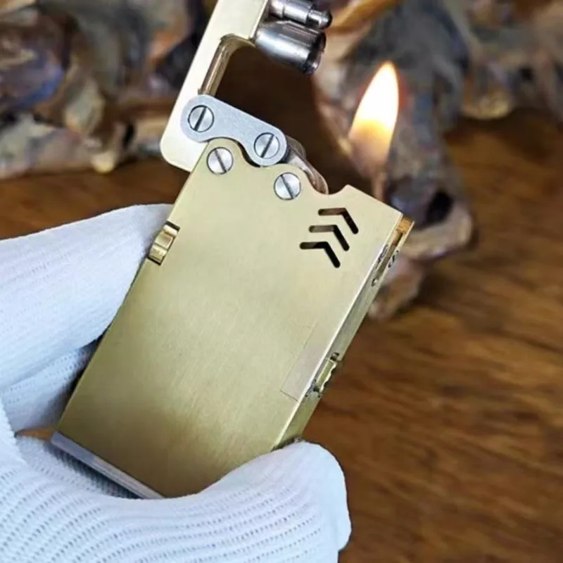 Handgefertigtes Messing-Feuerzeug der Sechsten Generation mit Automatischer Zündung, Mechanischer Drachenzungen-Form, Ein-Klick-Auswurf, Kerosin-Feuerzeug Image