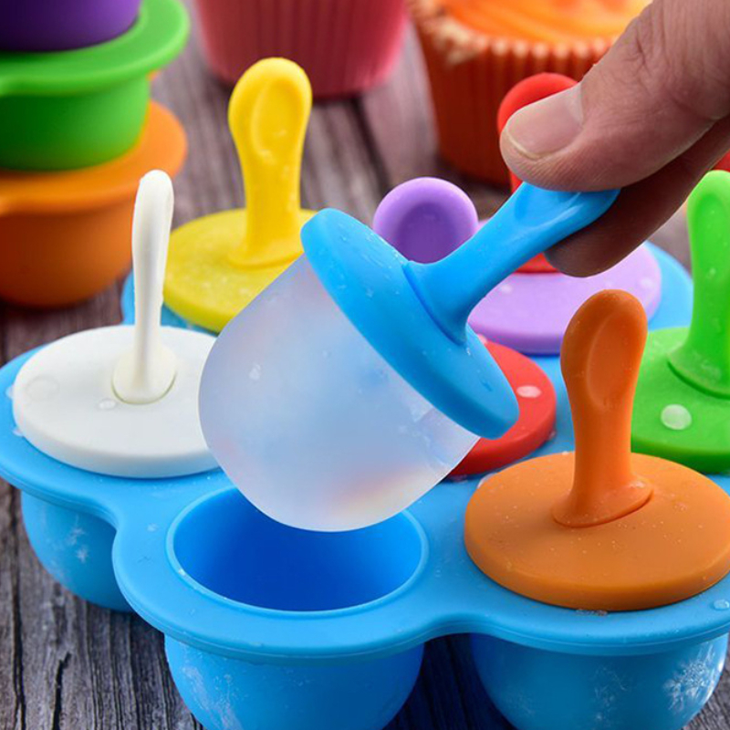 Food Grade 7 Hole Creative Spherical Popsicle Mold With Handle, Cute Ice Cream Ice Cube Mold For Children, DIY Home Use pink