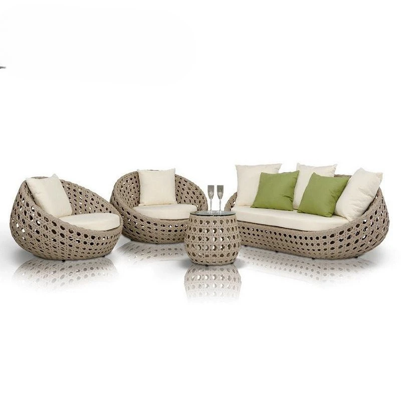 Outdoor-Villa Rattan-Sofa Dreiteiliges Hotel-Bett und -Frühstücksset Wasserdichtes Sonnenschutz-Rundsofa für Balkon und Innenhof Image
