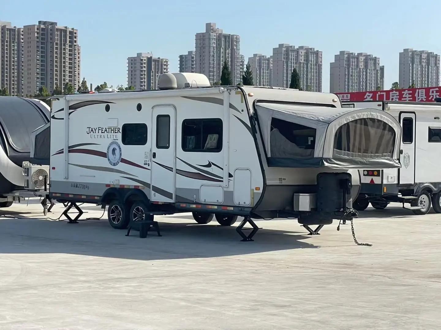 3,8*1,85*1,94m Abnehmbarer Pickup-Truck-Camper Wohnmobil für Pickup zum Verkauf Image