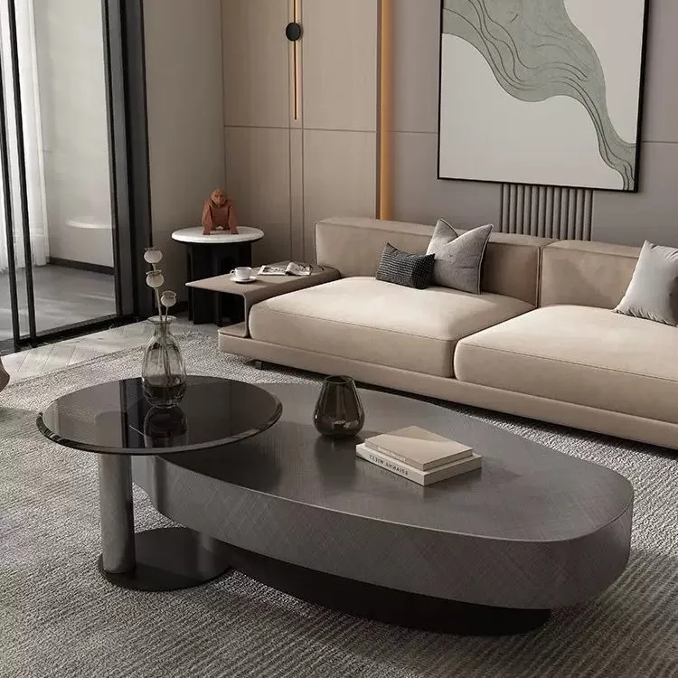 Minimalistischer, leichter Luxus-Couchtisch im Mango-Stil für Internet-Prominenzienscheiben, Wohnzimmer, Edelstahl, unregelmäßige Größenkombination, schlicht