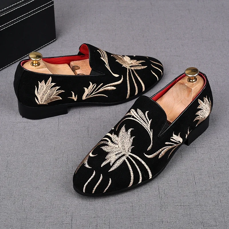 Scarpe casual da uomo di fascia alta Mocassini ricamati di nuova moda per uomo Scarpe da sposa per banchetti di lusso Scarpe firmate italiane Zapatos Hombre