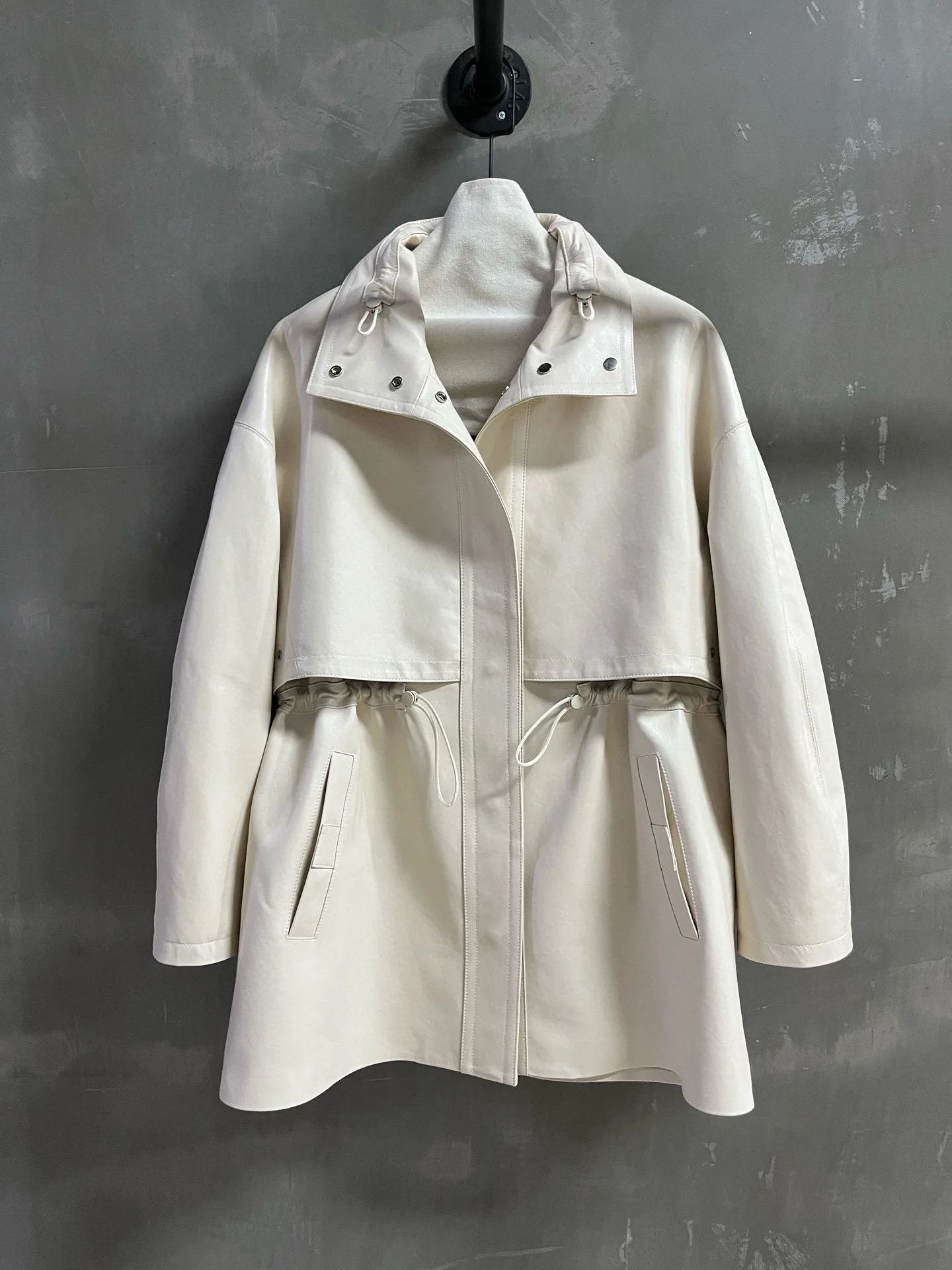 Elegante Herbst-Damenjacke aus echtem Leder Image