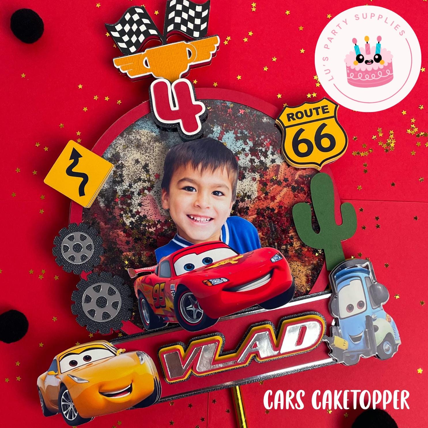 Decorazione per torta a tema McQueen - Decorazione per compleanno a tema McQueen, decorazione per torta a tema due auto veloci per feste e celebrazion