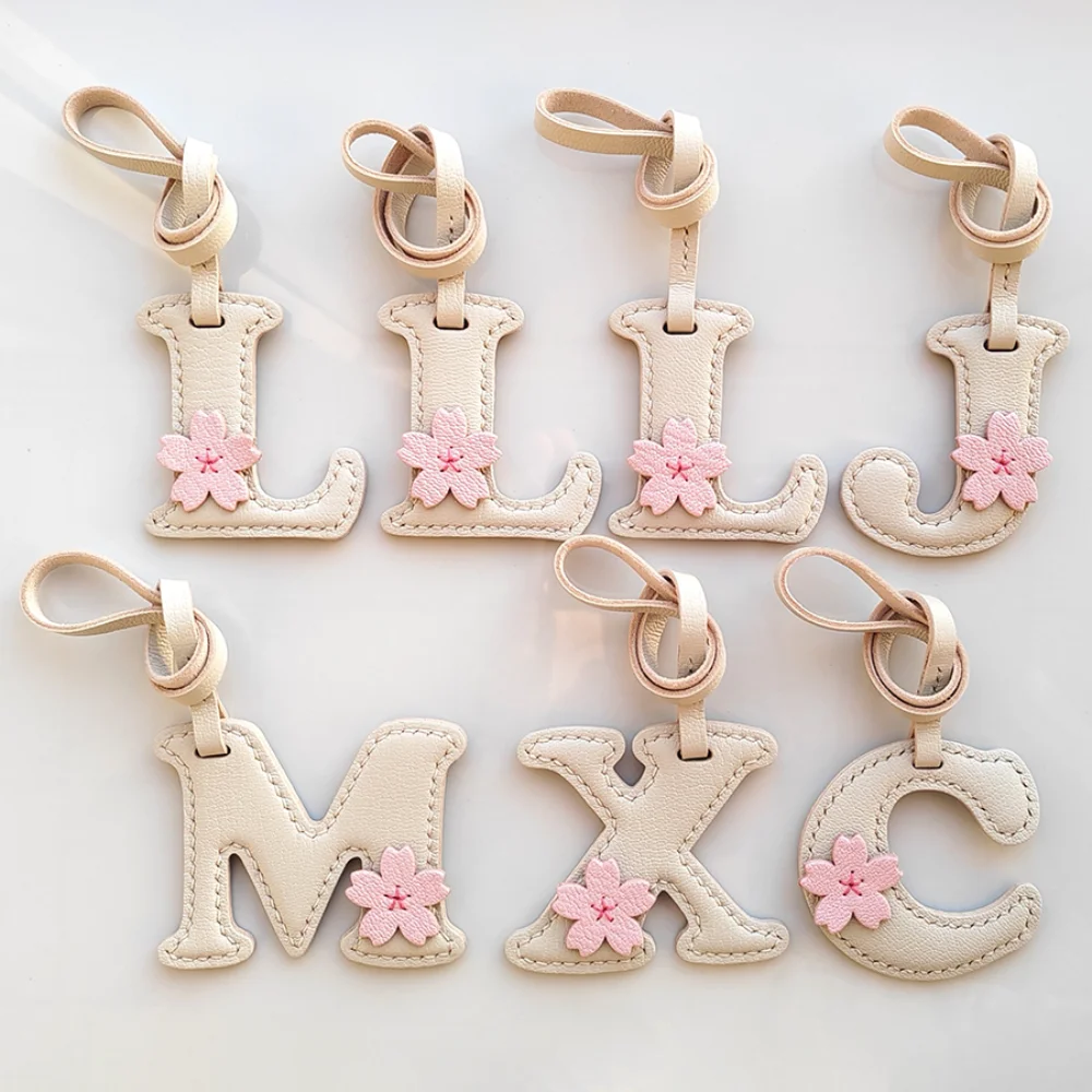 Kreativer Schlüsselanhänger aus echtem Leder mit Initialen, orientalische Kirsche, Damenmode, Bonbonfarben, Auto-Schlüsselanhänger, Taschen- und Handyanhänger, Geschenk Image