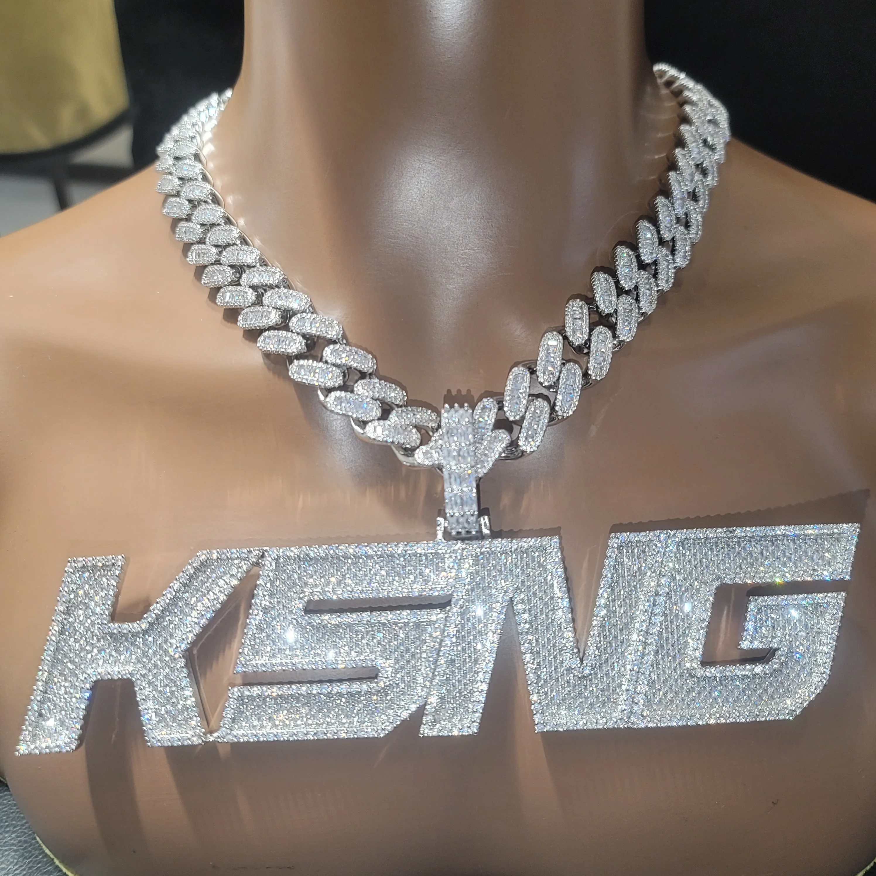 Personalisierter individueller Namensbuchstaben-Anhänger mit 15 mm Baguettecz kubanischer Kette Ice Out Square Big Nmuber Typenschild Hip Hop Schmuck Image