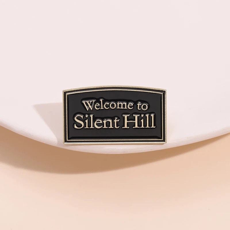 Horrorfilm-Spiel-Emaille-Anstecknadel „Welcome To Silent Hill“, coole Brosche, Anstecknadel, inspirierter Schmuck, Geschenke für Fans, Spieler und Freunde Image