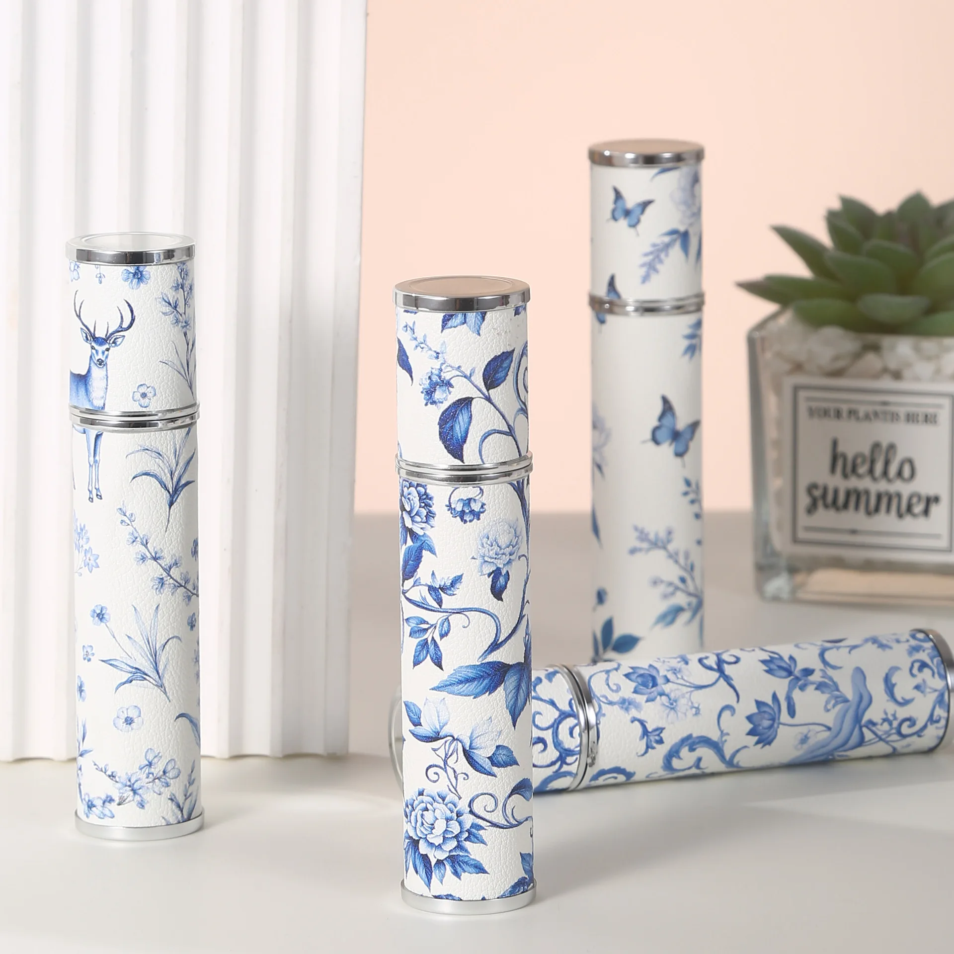 Guochao Blaue und weiße Porzellan-Leder-Glas-Parfümflasche mit Aufdruck, tragbare High-End-Reisespray-Nachfüllflasche Image