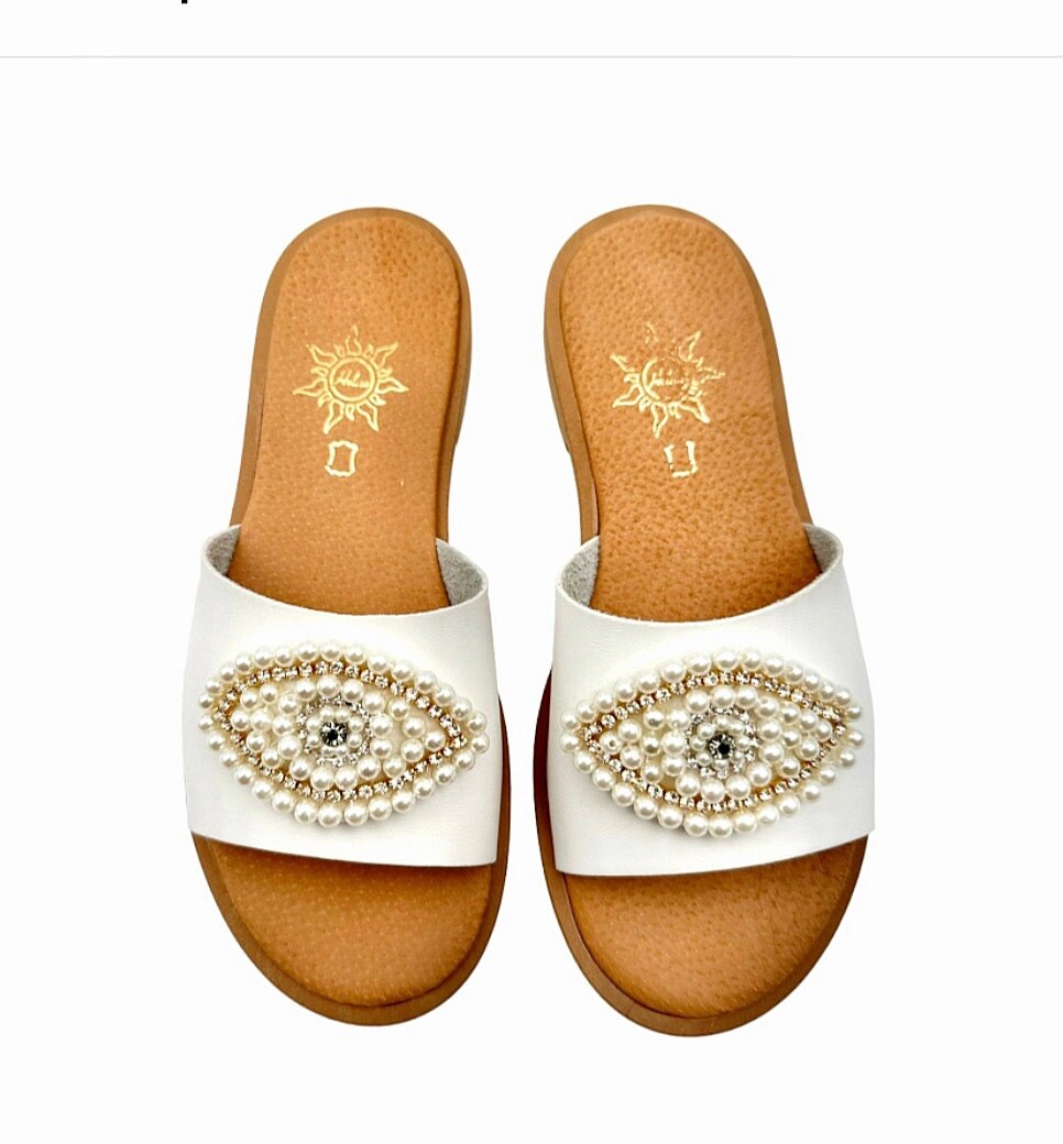 Ciabatte bianche anti-malocchio, sandali anatomici in pelle, sandali decorati, sandali slip-on, sandali anti-malocchio, sandali decorati con strass