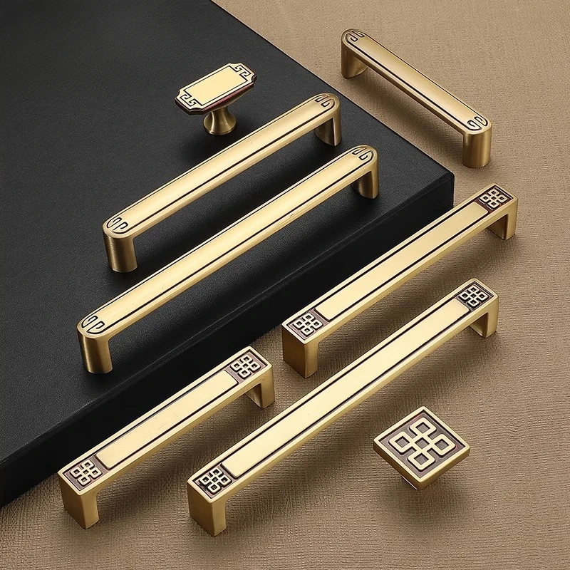 Neue Schranktür aus Messing im chinesischen Stil, moderner und einfacher Einloch-Kleiderschrank, Schrankschublade, Weinschrank, Retro-Türgriff Image