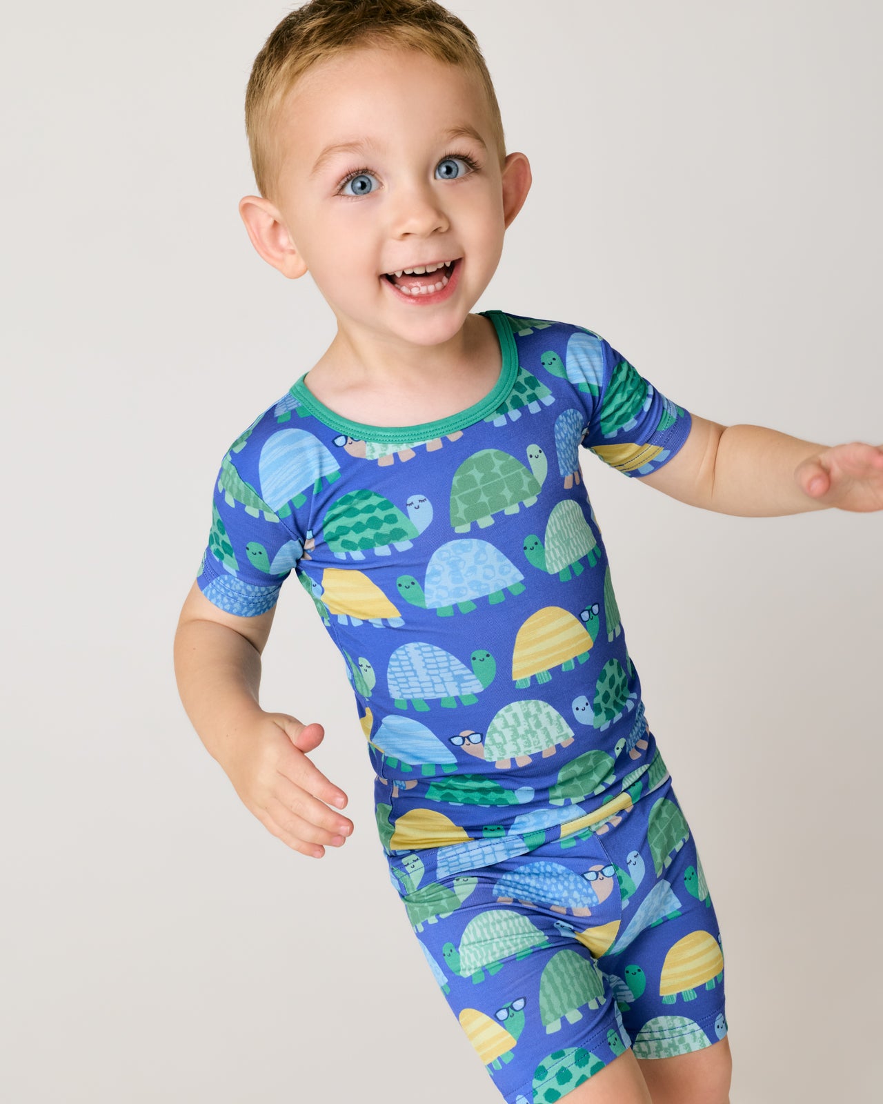 Shell Parade Two-Piece Short Sleeve & Shorts Pajama Set - 4T