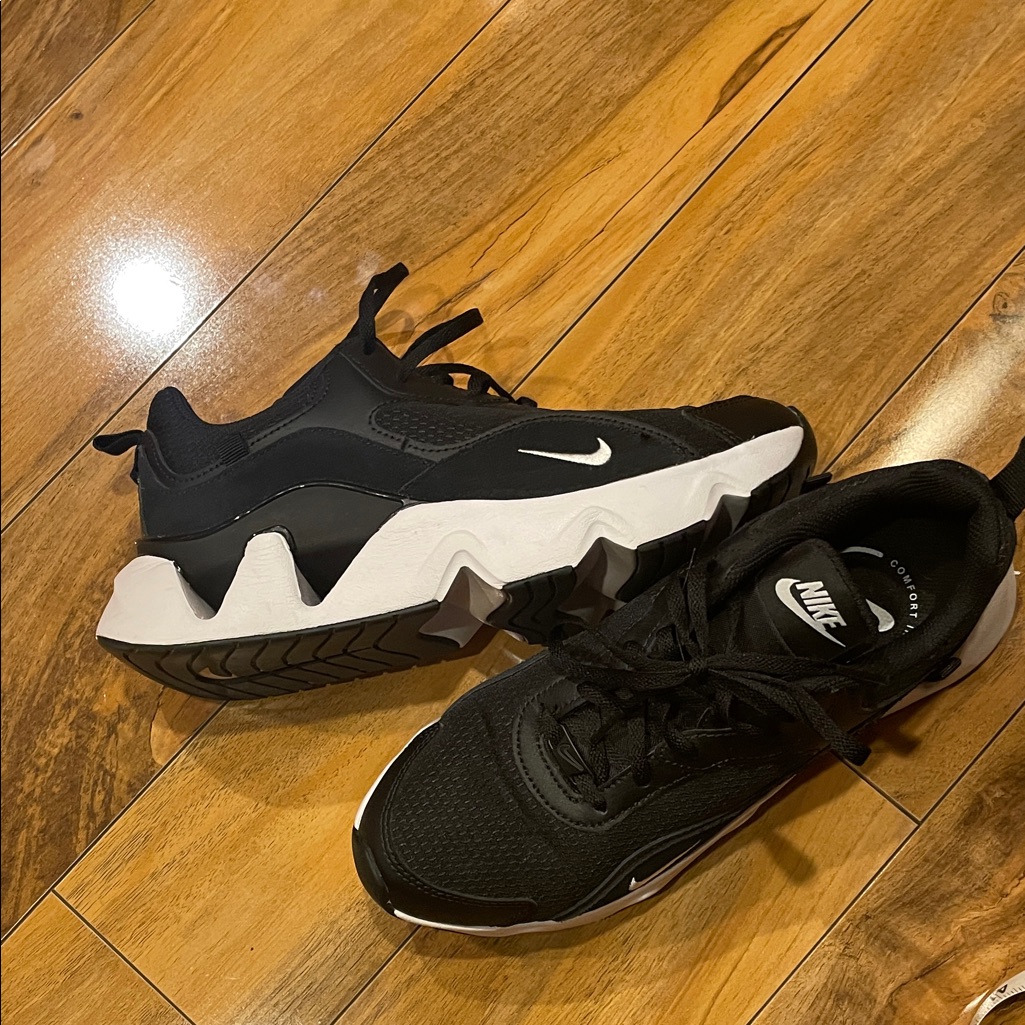 Nike Shoes | Women’s 9 1/2 Nike Ryz 365 2 Tennis Shoes | Color: Black/White | Size: 9.5
