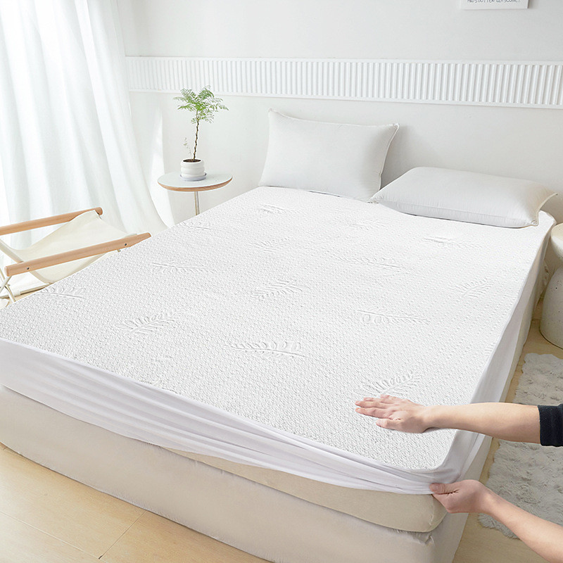 Waterproof Mattress Protector Thickened Quilted Bed Cover Waterproof Bed Pad Mattress Protector for Mattress with Air Layer