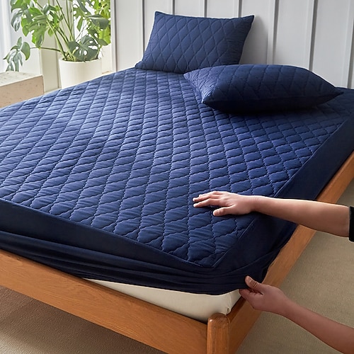 Wasserdichter Matratzenschoner mit vollständiger Abdeckung, staubdichtes und hautfreundliches Bettlaken mit gesteppter Polsterung und verdickter wasserdichter Schicht zum Schutz vor Flecken und Urin. Image