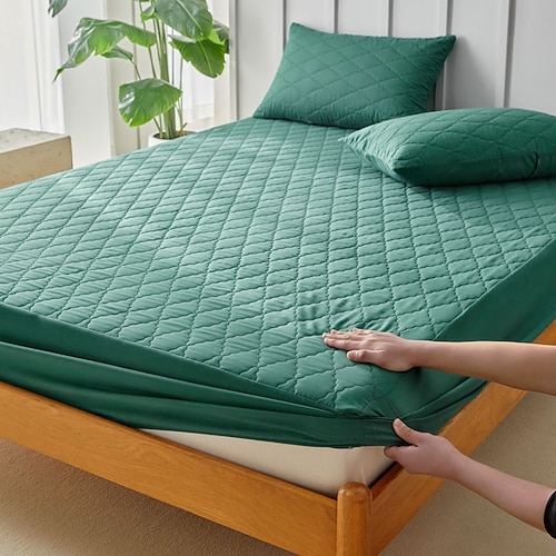 Wasserdichter Matratzenschoner mit vollständiger Abdeckung, staubdichtes und hautfreundliches Bettlaken mit gesteppter Polsterung und verdickter wasserdichter Schicht zum Schutz vor Flecken und Urin. Image