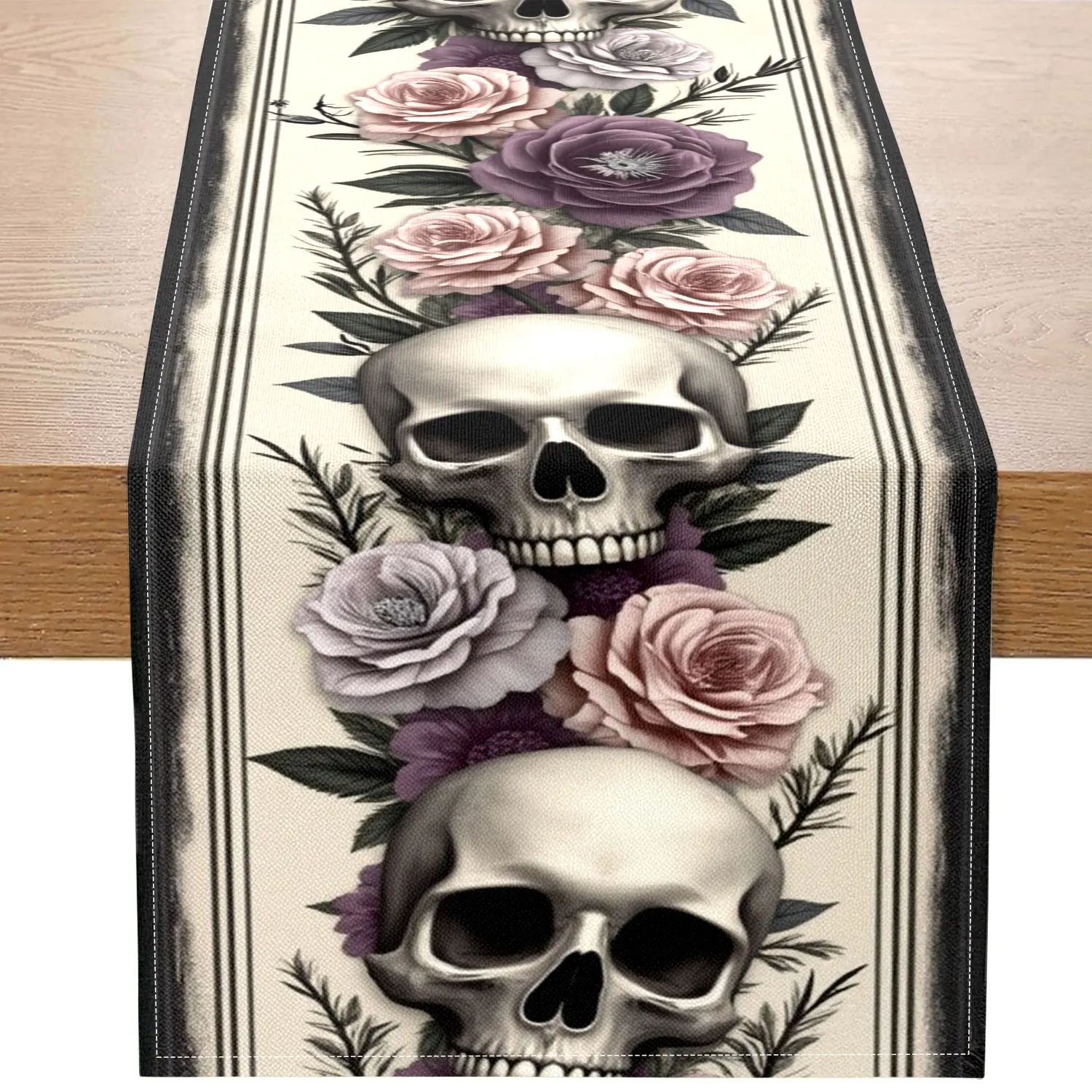 1-teiliger Tischläufer mit dunklem Gothic-Stil, verziert mit weißen Blumenschädeln, lila und rosa Rosen und grünen Blättern, geeignet für Halloween- und Dunkeldekorationen Image