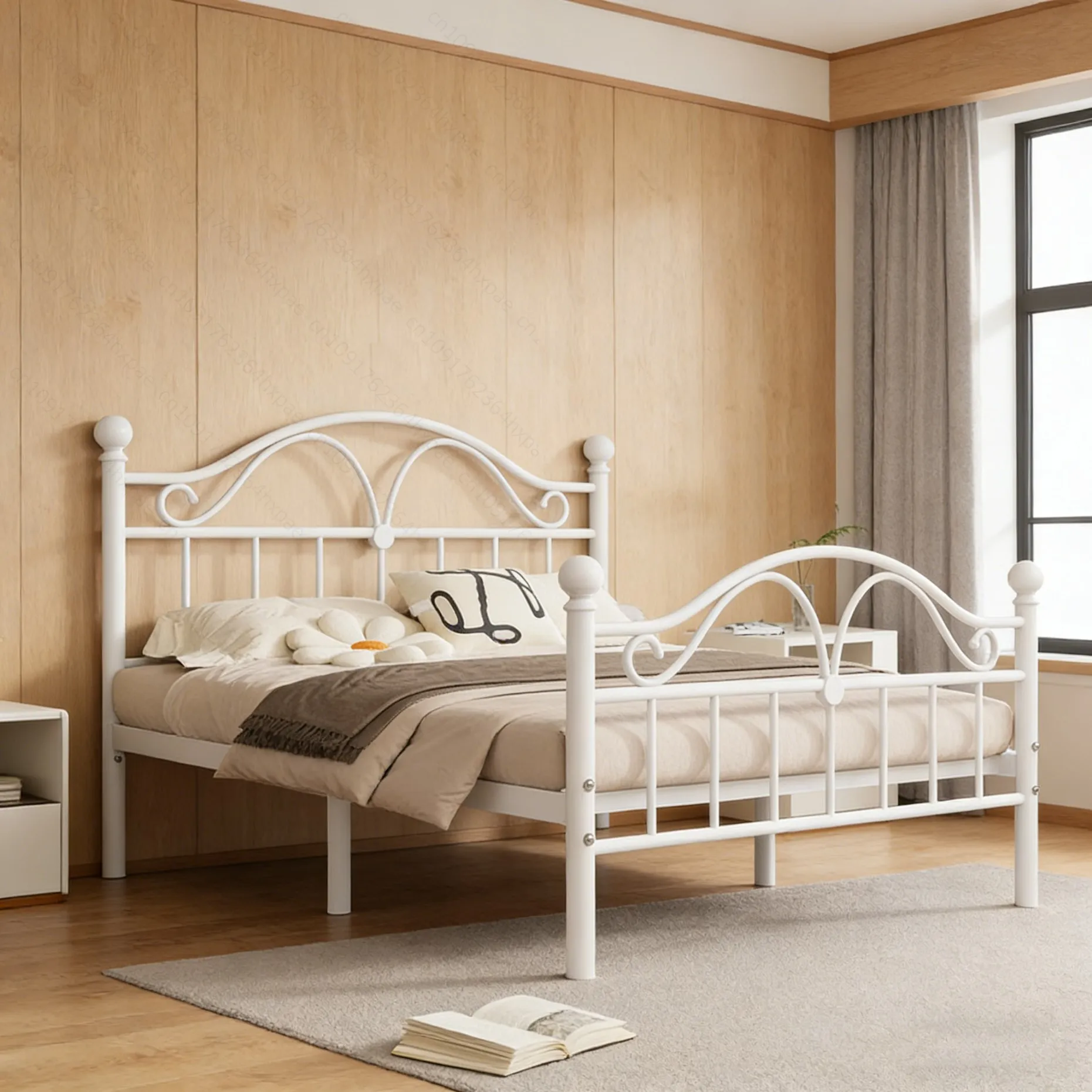 Modernes Schlafzimmer Robuster Matratzenständer 1,8/1,5/1,2m Metallbettgestell mit Gebogenem Kopfteil Französischer Stil Elegante Eisenbettrahmen Image